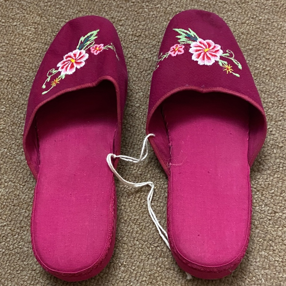 Embroidered Floral Women's Slippers